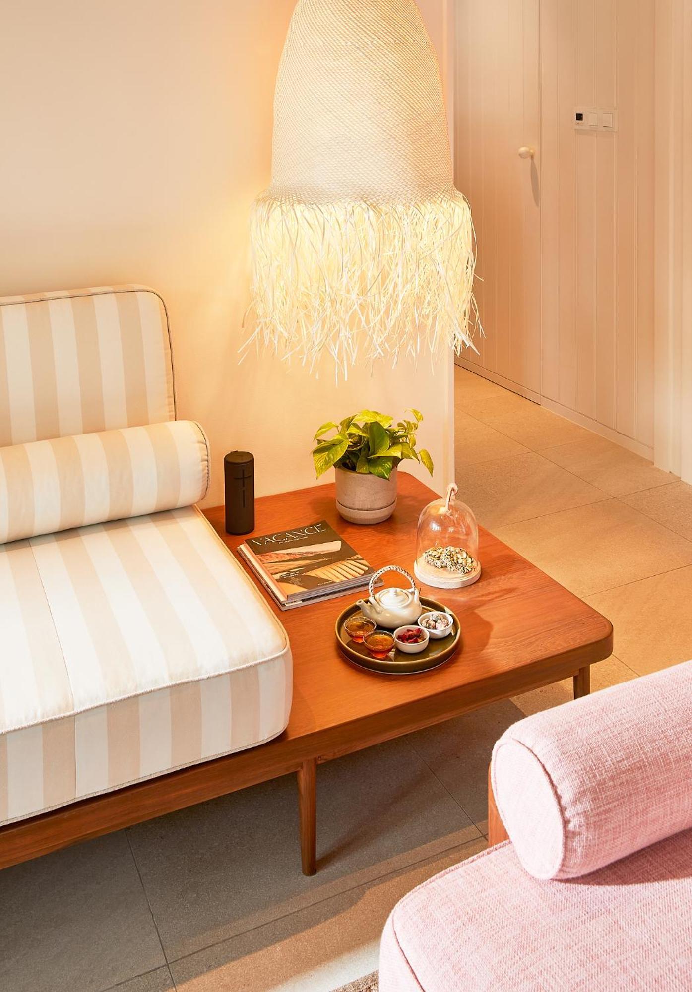 The Standard, Hua Hin HHQ Quarto foto A coffee table